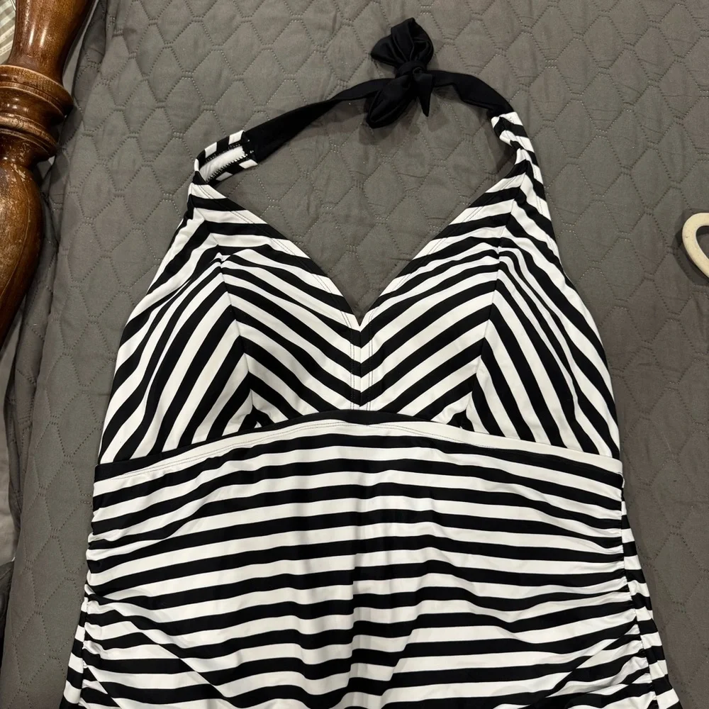Black and White Swim Top - Picture 3 of 5